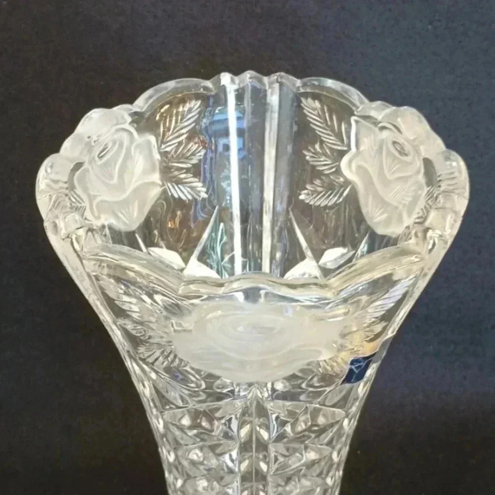 Vintage West German Fine Crystal Vase with Frosted Roses 24% Leaded - Picture 3 of 5